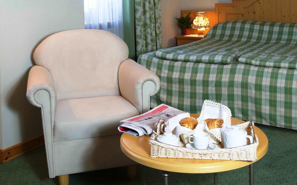 Landhaus Hotel Brovary Buitenkant foto