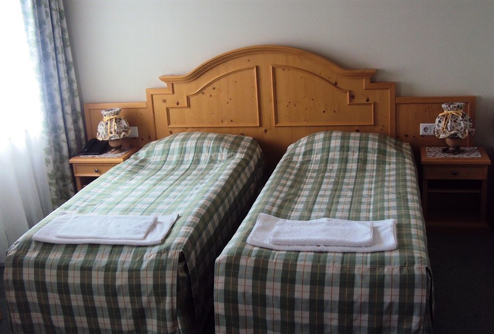 Landhaus Hotel Brovary Buitenkant foto